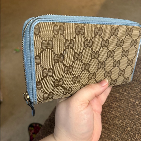 Gucci Tan and Light Blue Monogram Wallet - Picture 9 of 11